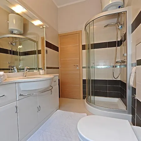 紫色别墅公寓 扎达尔