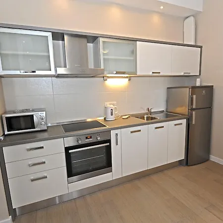 紫色别墅公寓 *